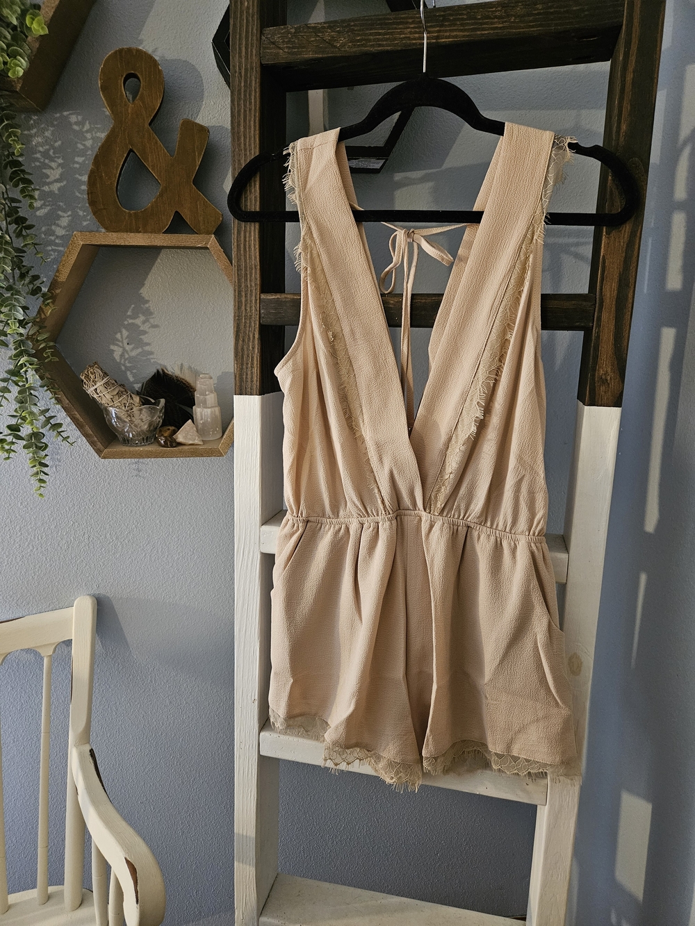 ILLA ILLA Beige Tie-Back Sleeveless Romper With Lace Size Small